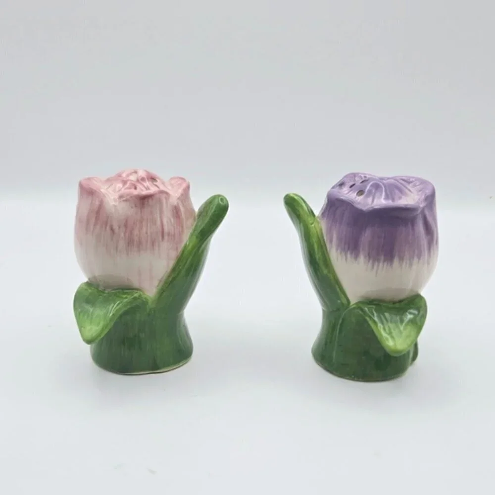 Vintage 90's Set of Ceramic Tulip Salt and Pepper Shakers ~ Farmhouse